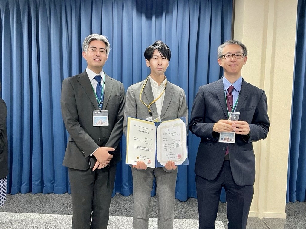 菊山史博先生が沖縄県薬剤師学術大会で奨励賞を受賞しました。